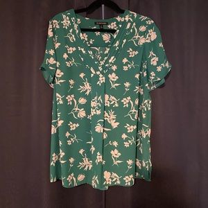 41 hawthorn flowy floral top
